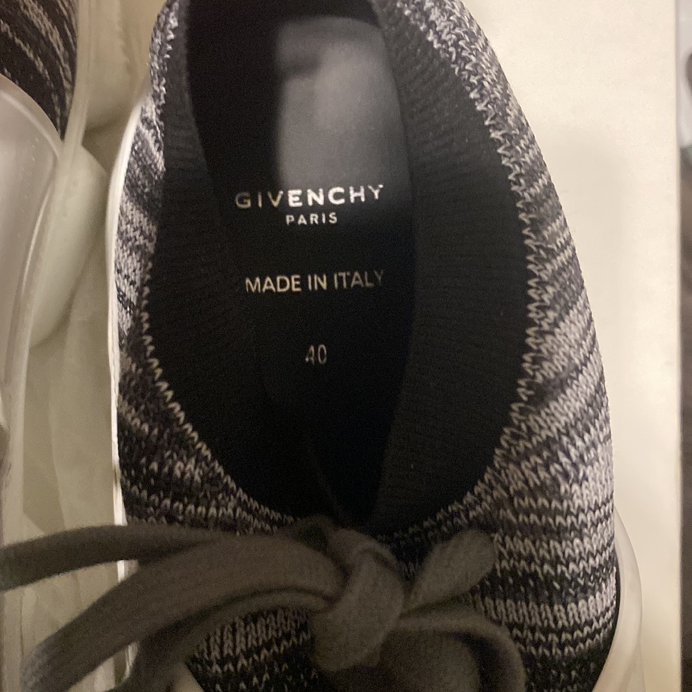 Shoes - Picture 4 of 6